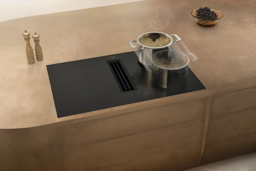 Pan detection on the Miele KMDA 8683 FL: a pot moved to another cooking zone keeps its setting